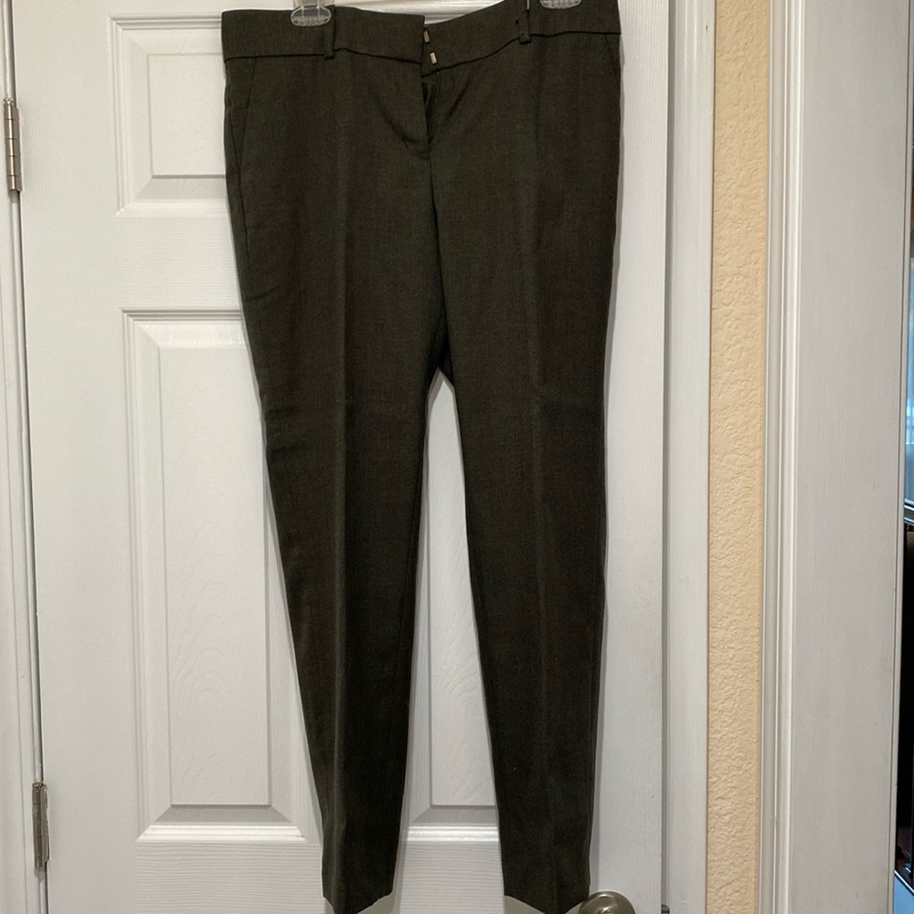Loft Woman’s Olive DressPants Size 8P Petite Brand New with Tags